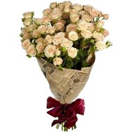 Небольшой букет кустовых роз