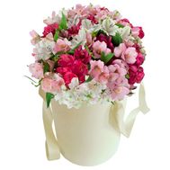 Коробка с альстромериями