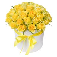 Желтые розы в коробке