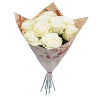 9 белых роз с оформлением