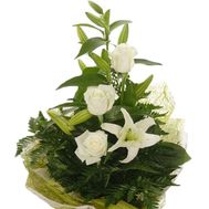 3 белых розы и лилия