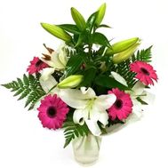 Букет цветов из 5 гербер и 2 лилии