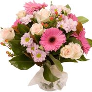 Букет из 5 гербер, 7 роз, и 3 хризантемы