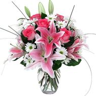 Букет из 4 хризантем, 5 роз и 2 лилии