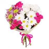 Букет из 3 хризантем, 2 кустовых роз и 1 розы