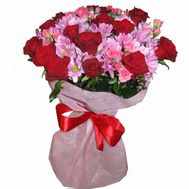 Букет из 20 роз и 5 хризантем