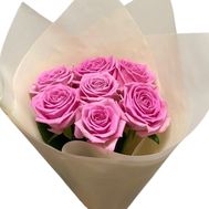 7 розовых роз