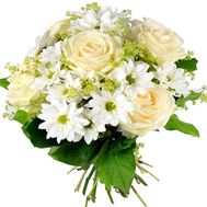 Букет цветов из 5 роз и 6 хризантем