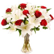 Букет цветов из 4 лилий и 11 роз