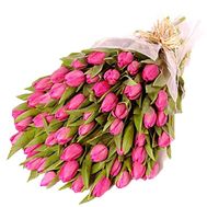 Букет из 65 красных тюльпанов