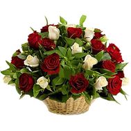 Корзина цветов из 31 розы