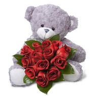 Мишка с букетом из 13 роз