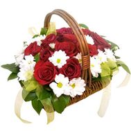 Basket of flowers of 5 chrysanthemums and 13 roses