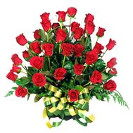 Корзина из 35 красных роз