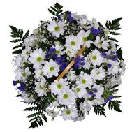 Basket of flowers from 11 chrysanthemums and static