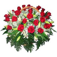 Basket of flowers made of 25 roses and 4 lilies