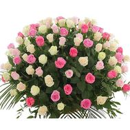 Букет из 101 розы с зеленью