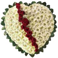 Their heart is 21 chrysanthemums and 15 roses