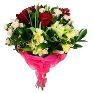 Букет из 7 роз и 4 альстромерий
