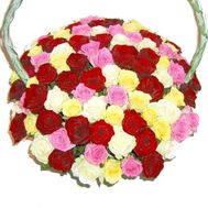 Корзина из 125 роз