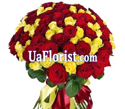 101 rose in a contrasting bouquet 101 rose in a contrasting bouquet