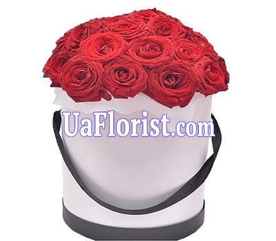 Красные розы в коробке Красные розы в коробке