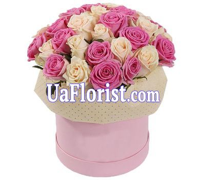 A gentle composition of roses in a box A gentle composition of roses in a box