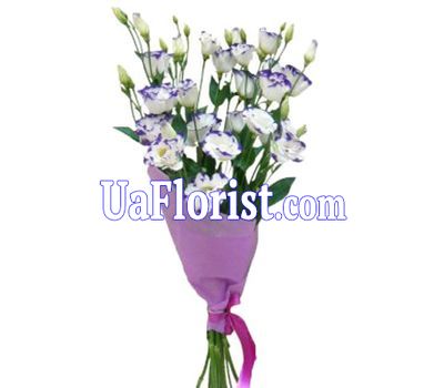 A small bouquet of eustoma A small bouquet of eustoma