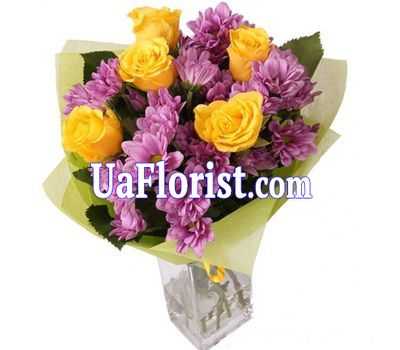 Букет із 5 троянд і 4 кущових хризантем