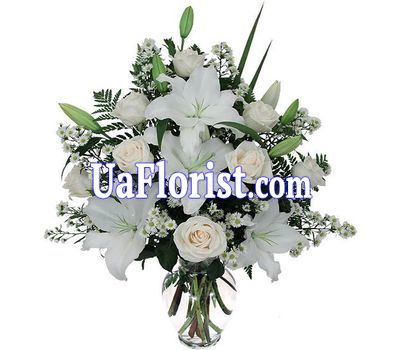 Букет цветов из 8 роз и 1 лилии