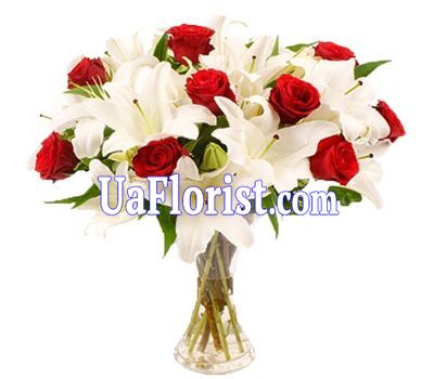 Bouquet of flowers from 4 lilies and 11 roses Bouquet of flowers from 4 lilies and 11 roses