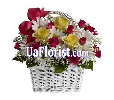 Basket of flowers made of 8 chrysanthemums and 11 roses Basket of flowers made of 8 chrysanthemums and 11 roses