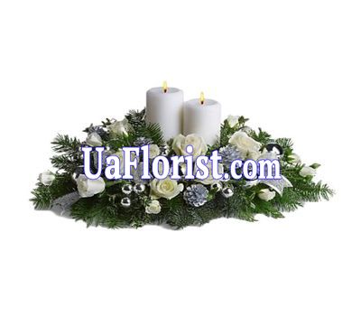 Композиція з троянд, свічок, гілок ялини, ігршек Композиція з троянд, свічок, гілок ялини, ігршек