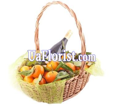 Кошик з мандаринами і вином