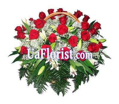 Basket of flowers made of 25 roses and 4 lilies Basket of flowers made of 25 roses and 4 lilies
