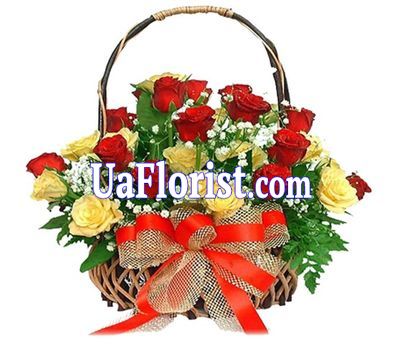 Корзина цветов из 25 роз Корзина цветов из 25 роз