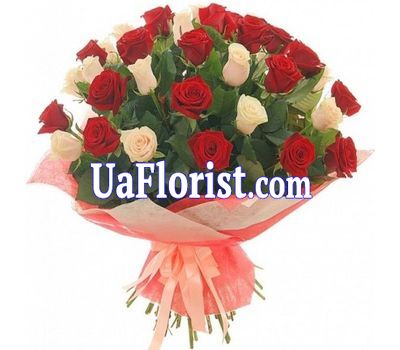 45 белых и красных роз