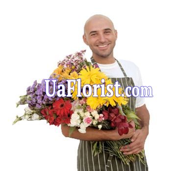 Bouquet of flowers at the discretion of the florist