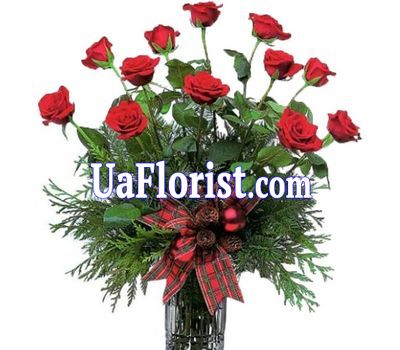 New Year''s bouquet of roses and pine branches'