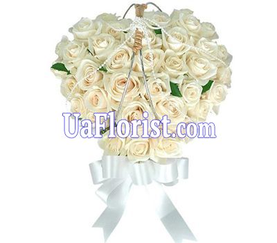 Сердце из 37 белых роз Сердце из 37 белых роз