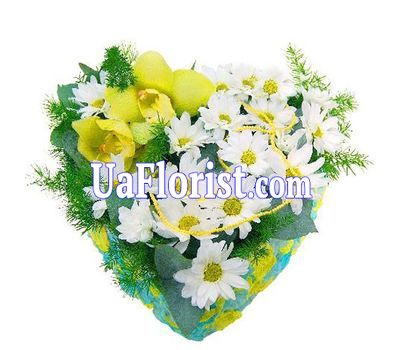 Heart of 5 chrysanthemums and 2 orchids Heart of 5 chrysanthemums and 2 orchids